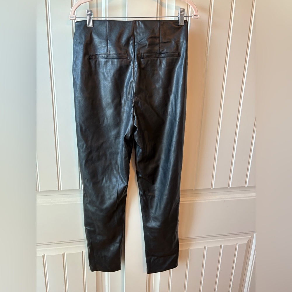 Old Navy Faux Leather Skinny Pants size 8 NWT - Picture 2 of 3